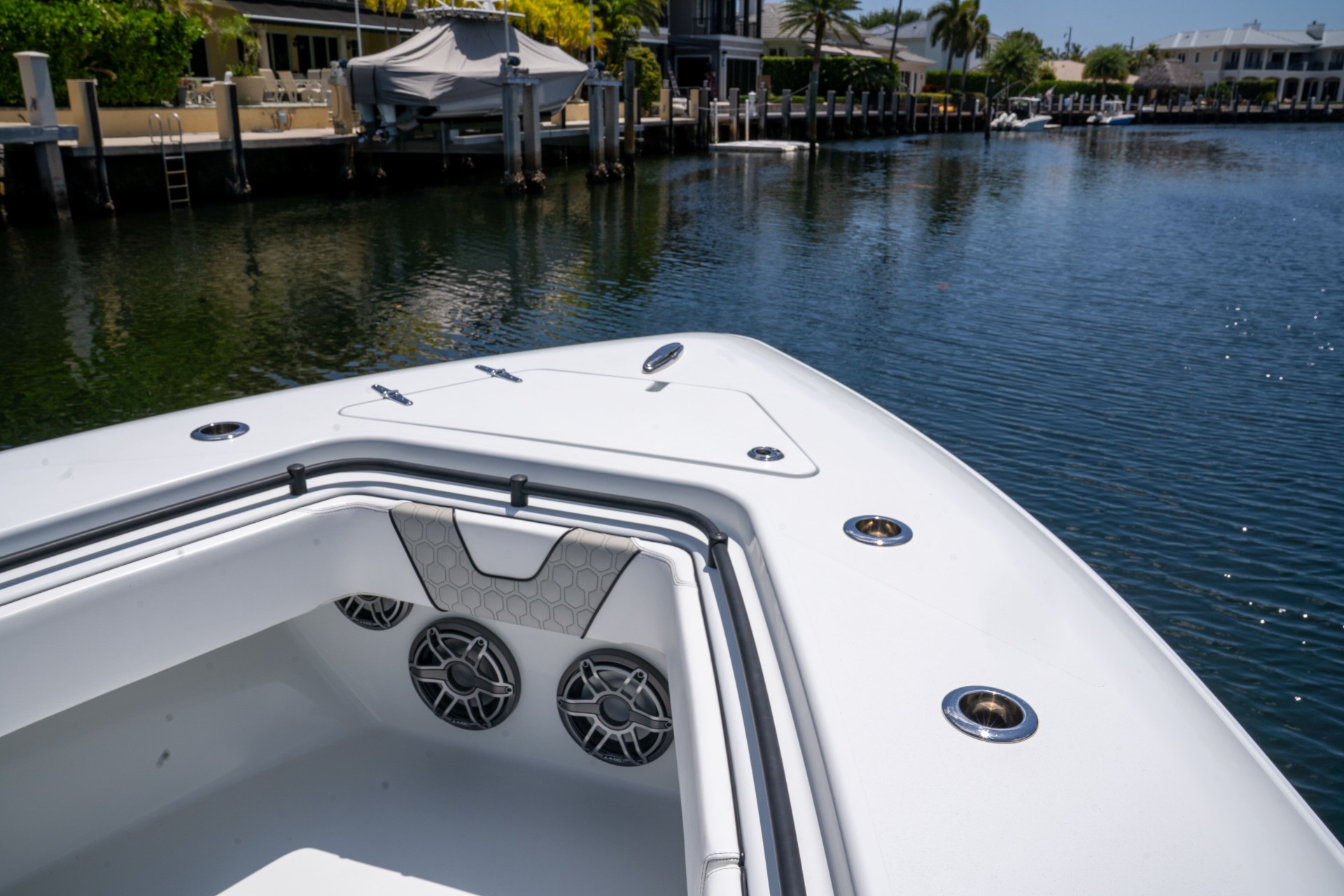 Yacht Photo 34